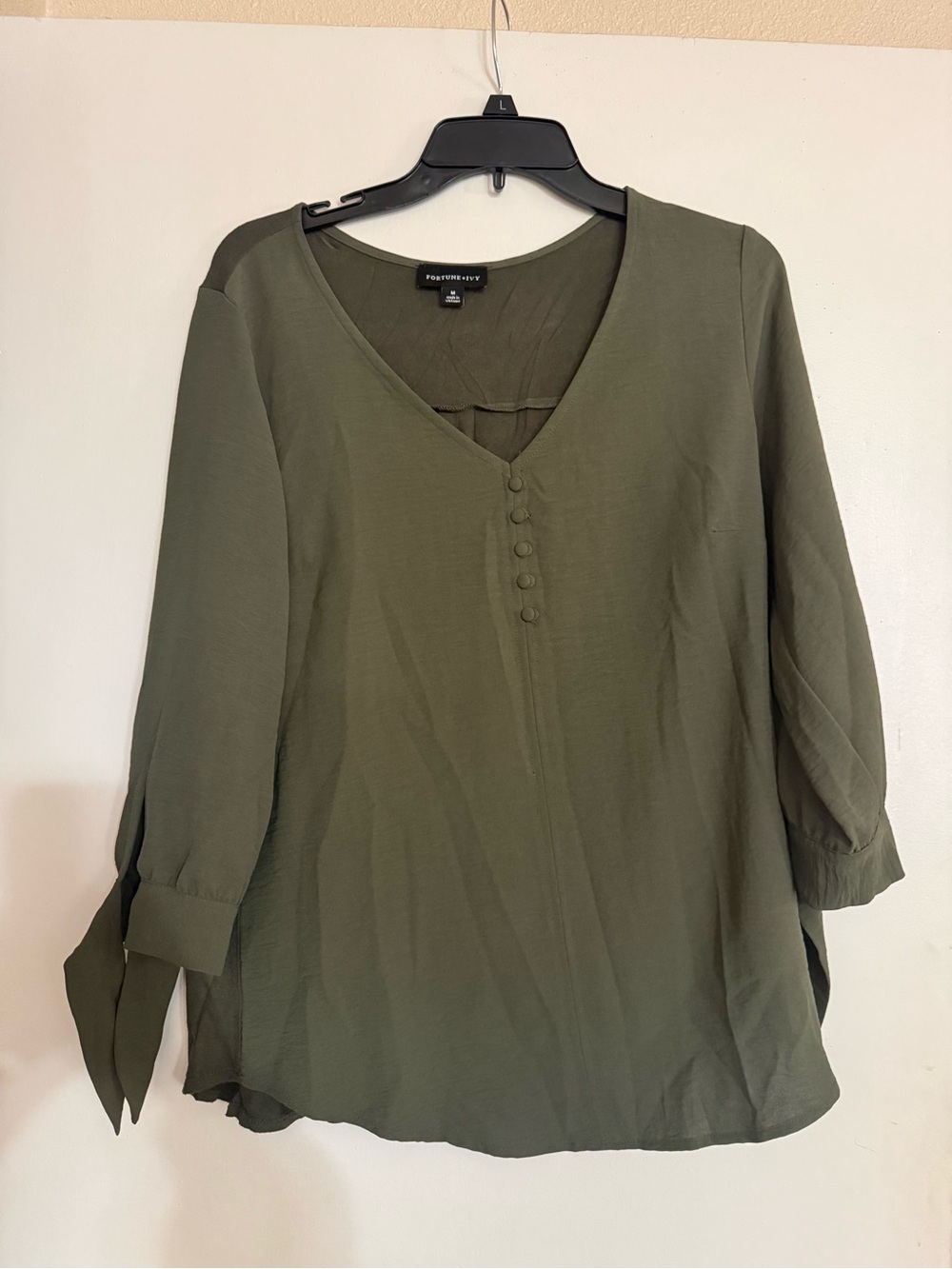 Fortune + Ivy Olive Green V-Neck Tie Cuff Blouse Top Size Medium